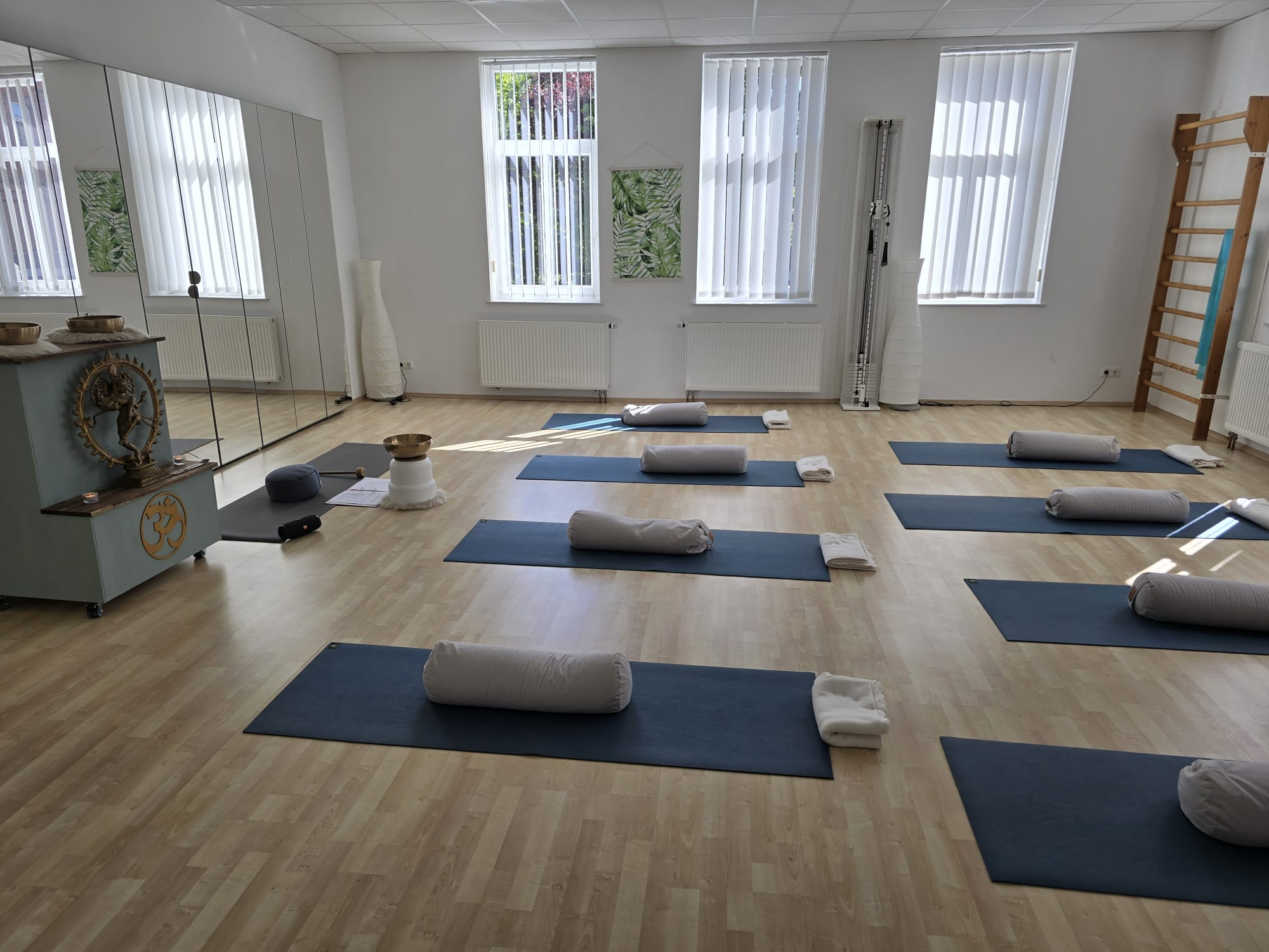 Der helle und einladende Yogaraum von YOGA4YOU im Papenteich